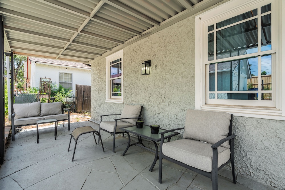 1318 E Pikes Peak