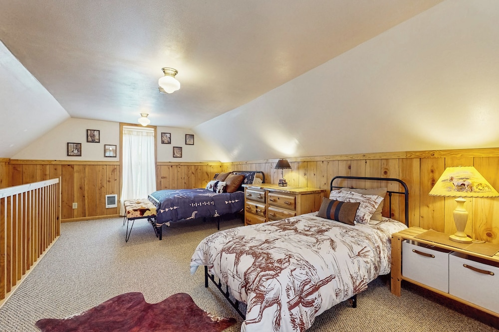 1 BR Bunk House on Long Hollow Ranch, Dog Friendly
