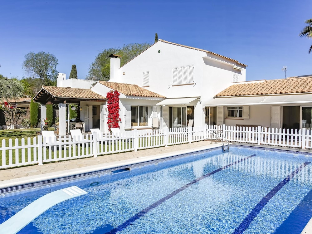 Casa Independiente con Jard n y Piscina Privada
