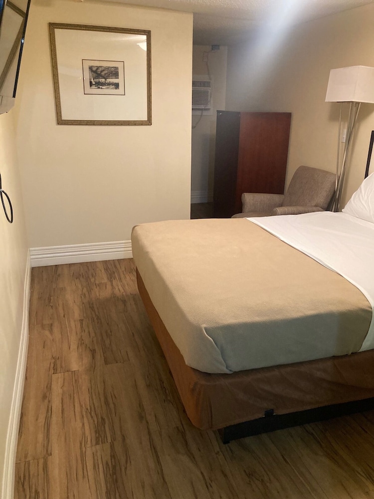 Grand Motel Inn and Suites of Reform  AL view 4