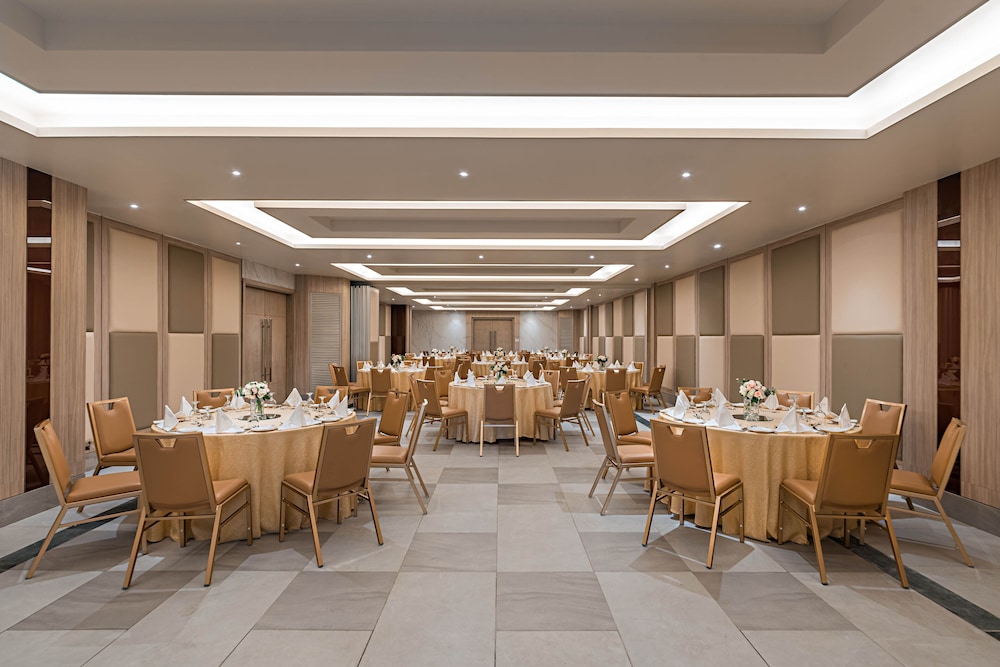 Hotel Henann Park Resort - Image 1