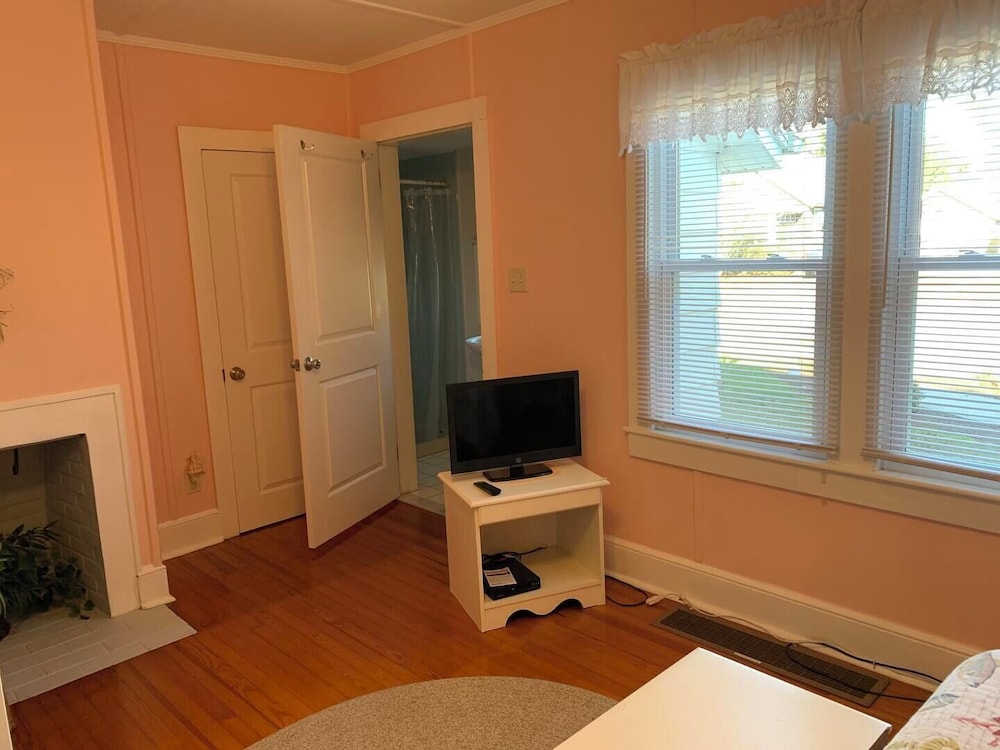 Laurel Street 212a