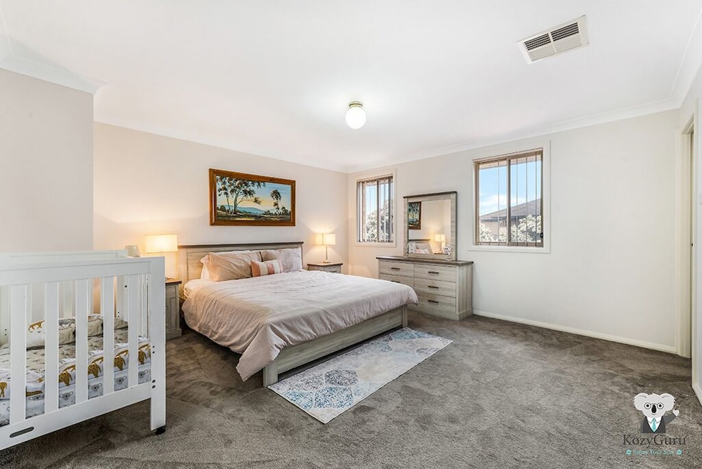 Kozyguru | West Hoxton | Spacious 7-Person Home With Backyard