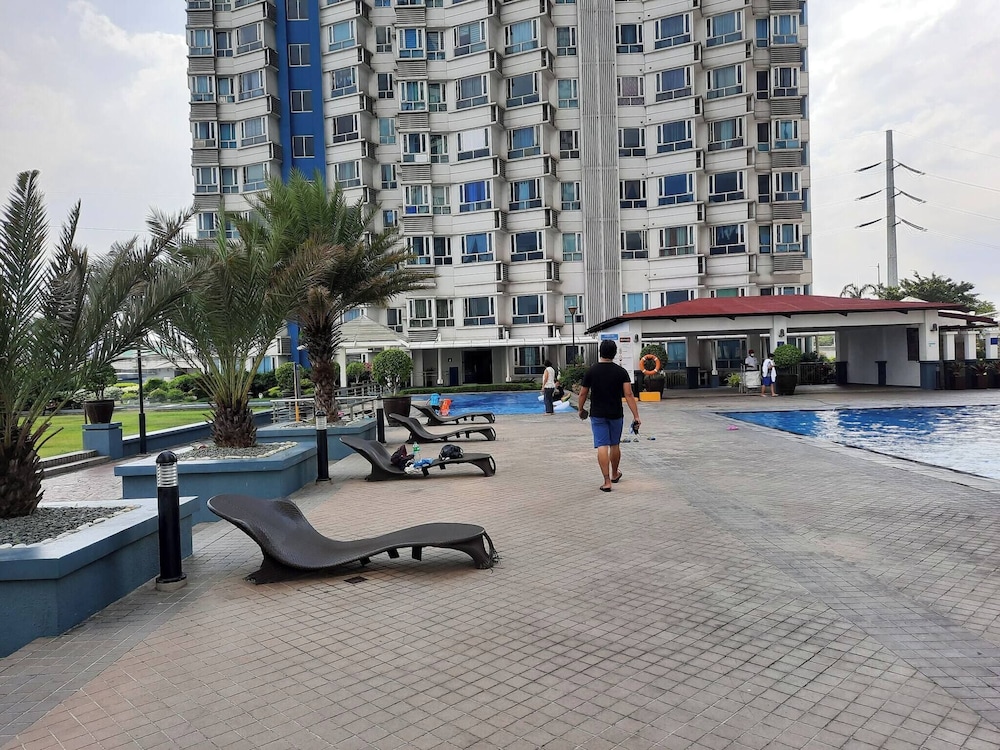 Stylish Condo at Mezza 1 With Fast Wifi & Netflix