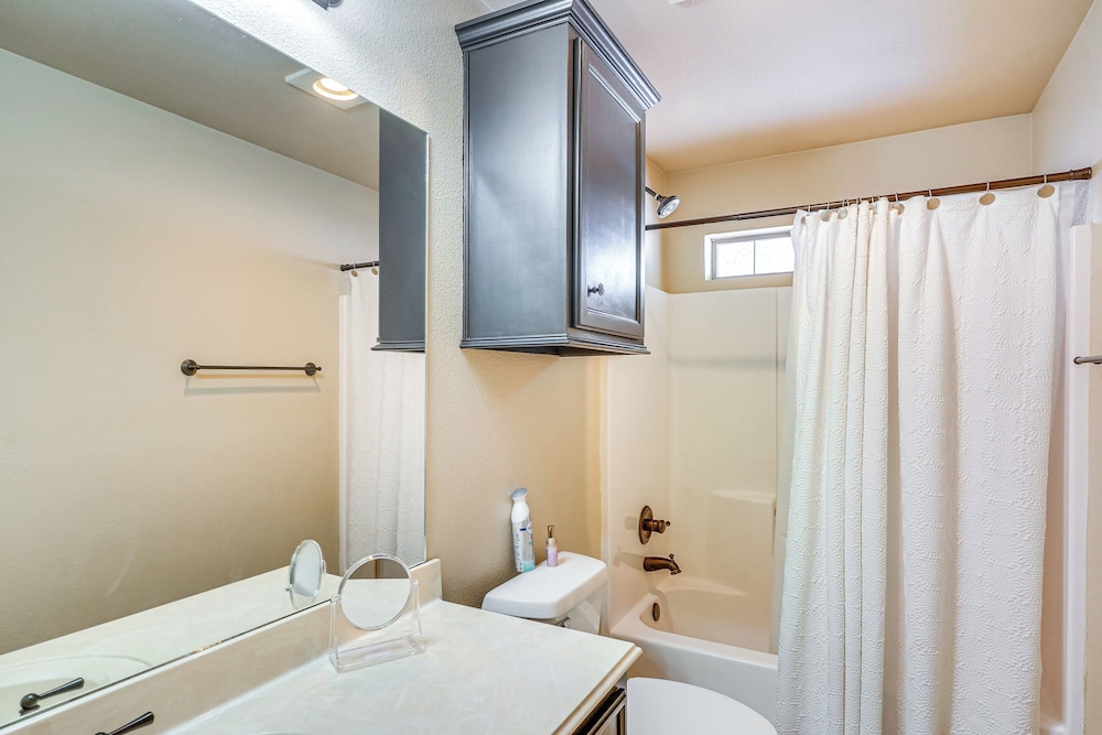 7 Mi to Dtwn: Family Home w/ Patio in Lubbock