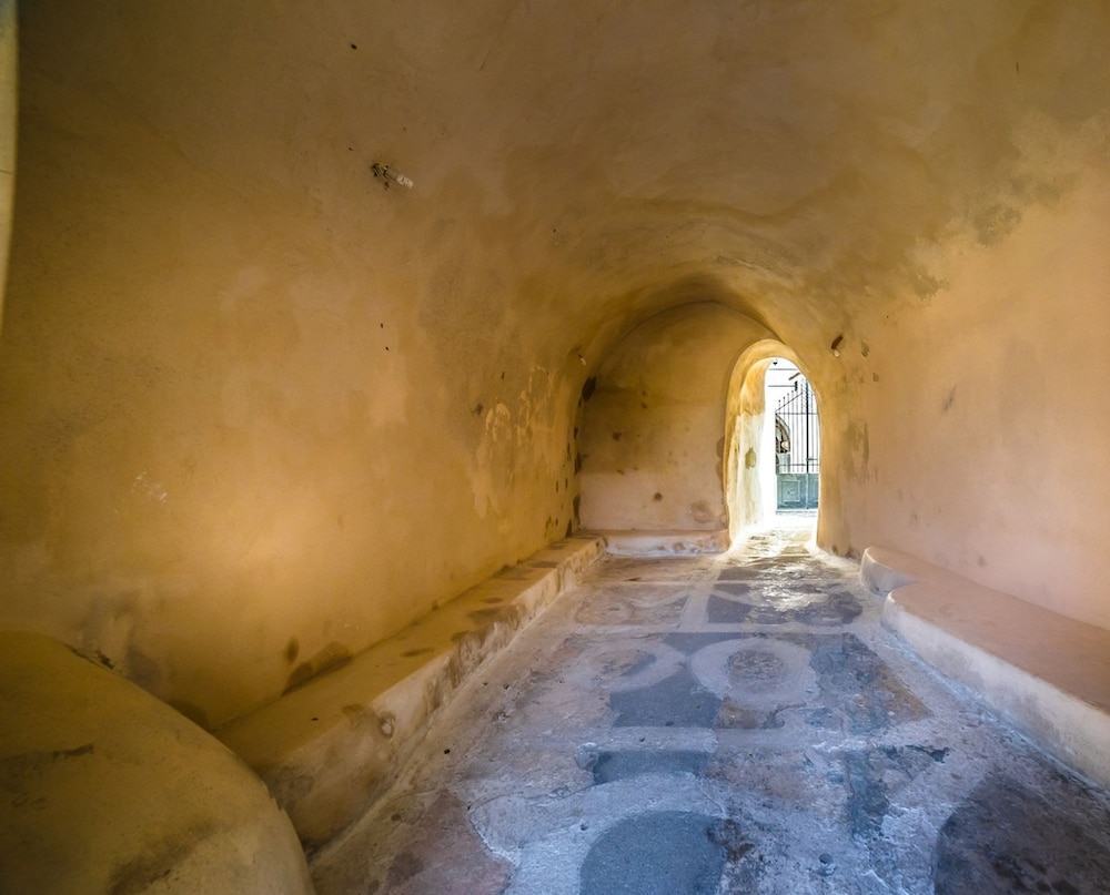 The Commander s Cave