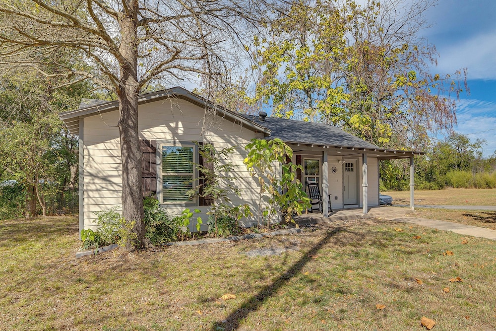 Walk to East Texas A&m! Home w/ Pet-friendly Yard