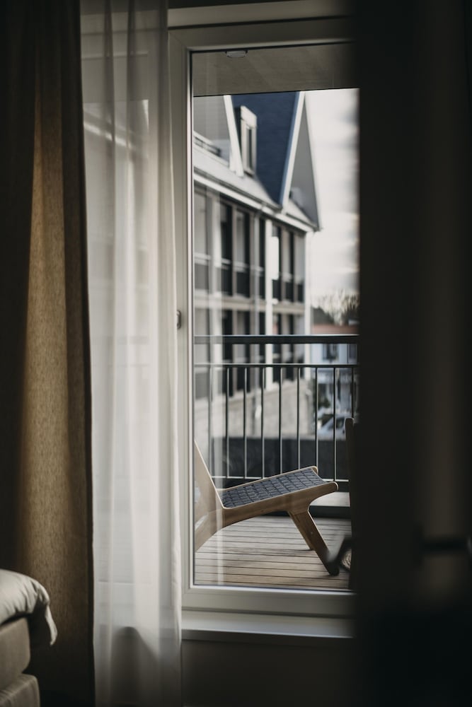 Huswell - The Tide - Stylish Sea View Apartment for 4 - Prime Location With Private Parking