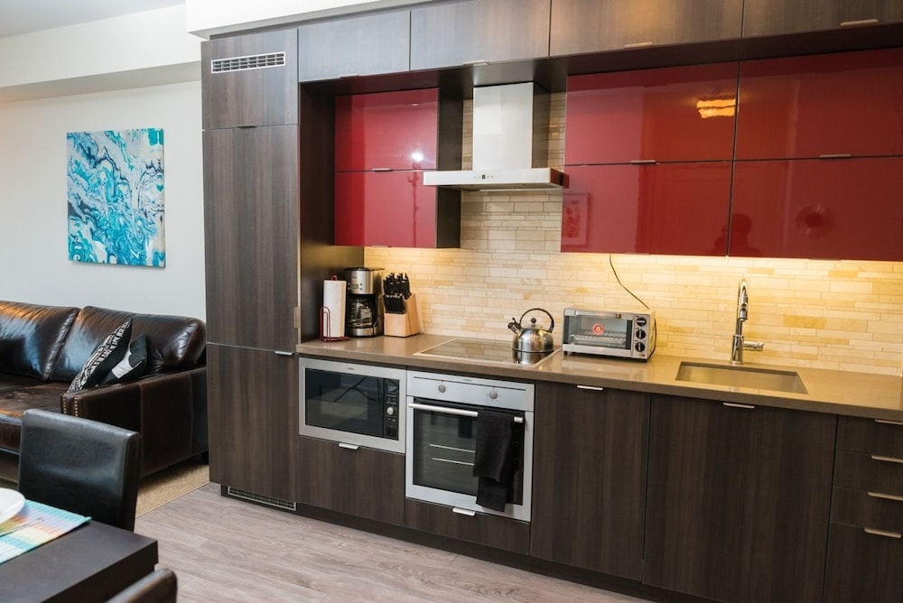 Sarkar Suites - CN Tower Rogers Centre