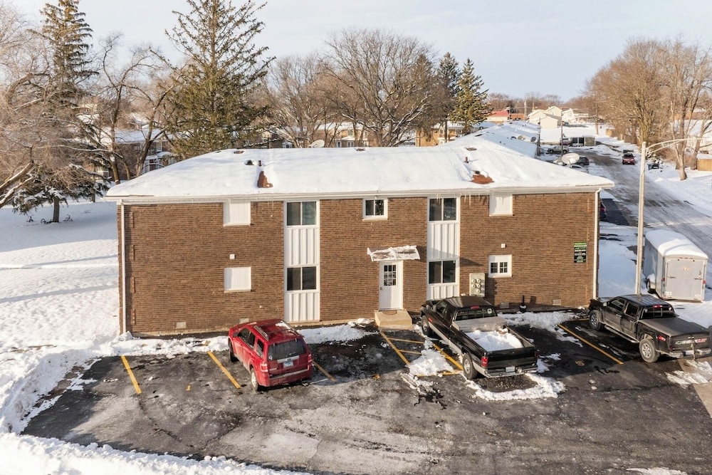Renovated Apt w/ A/c, Wifi & Free Parking