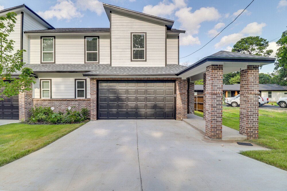 Townhome Near At&t Stadium: Great for Game Day!
