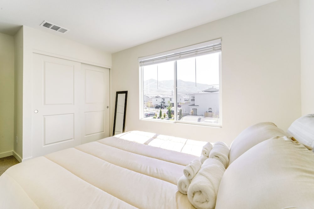 Reno Vacations - Modern Reno Vacation Home: Easy Access to Nature - Property Image 23