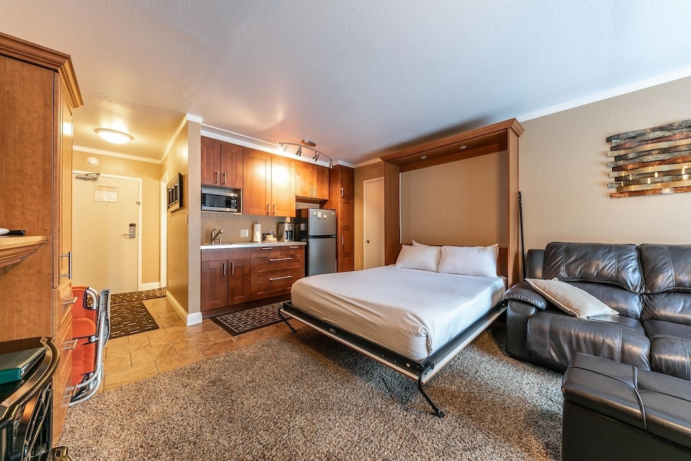 Cozy Deluxe Studio #131 At Donner Lake Village Condo