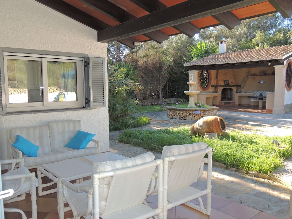 Charming Villa With Private Pool and air Conditioning, Near the Beach photo 5