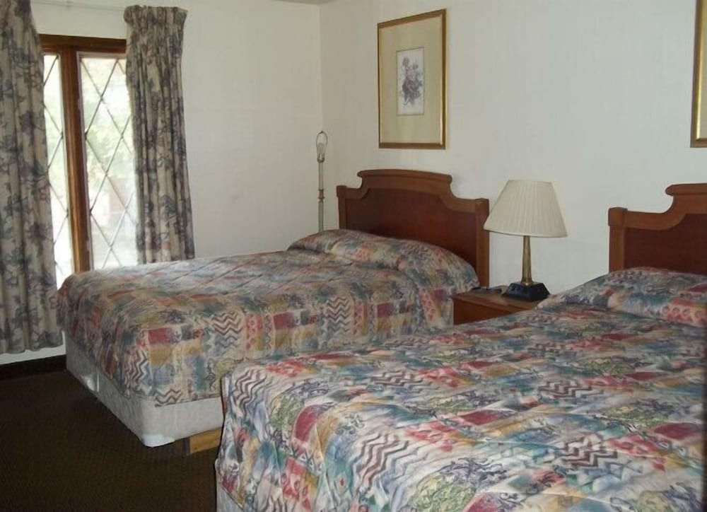 Des Moines Vacations - Budget Inn  Suites - Property Image 2