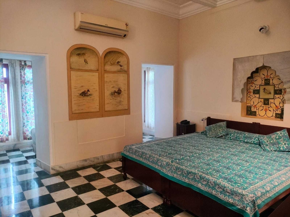 Phool Mahal Palace