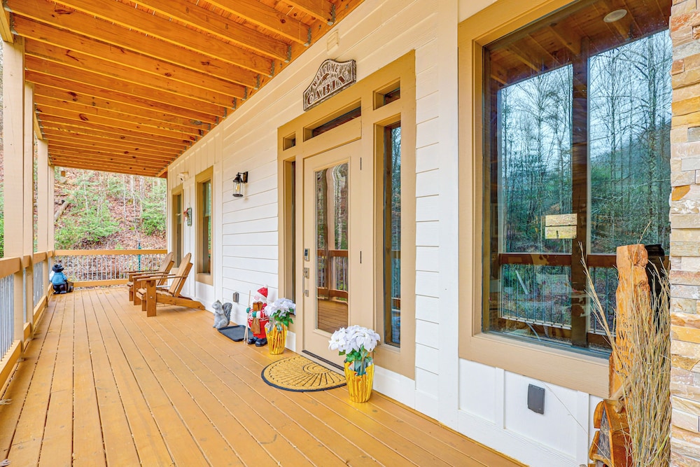 Close to Hiking & Attractions: Smoky Mtn Cabin