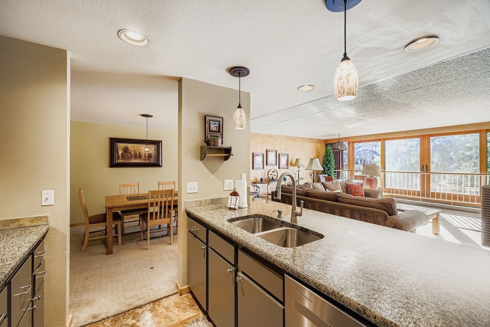 1806 Decatur 2 Bedroom Condo