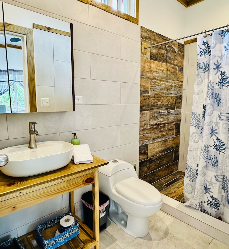 Annies 6th Street Apartment