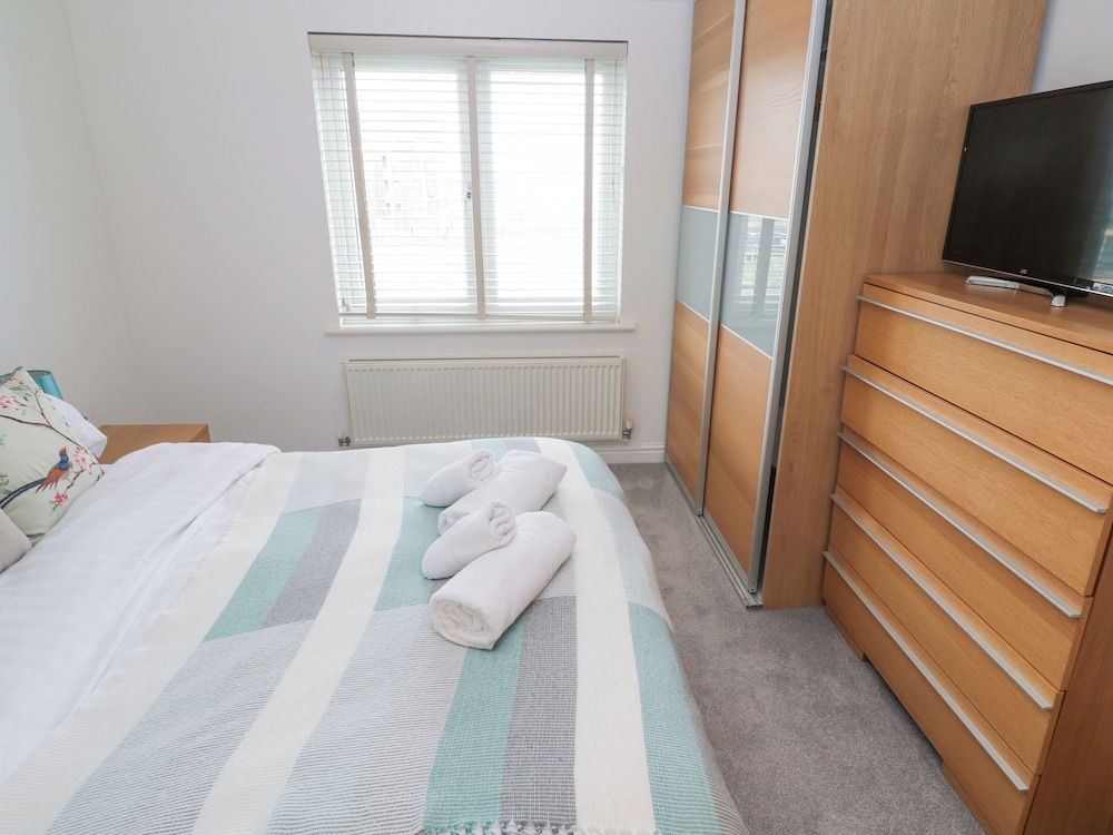 9 Headland Point