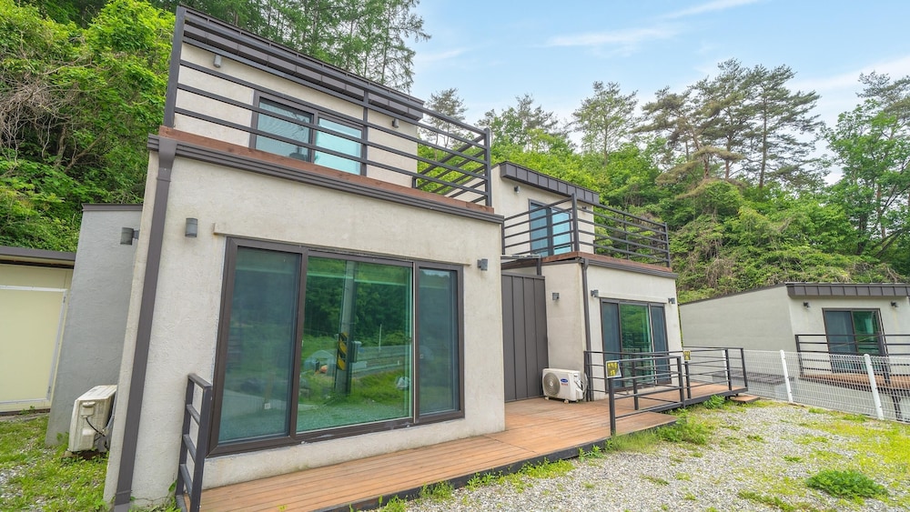 Hongcheon Stone Brown Pension