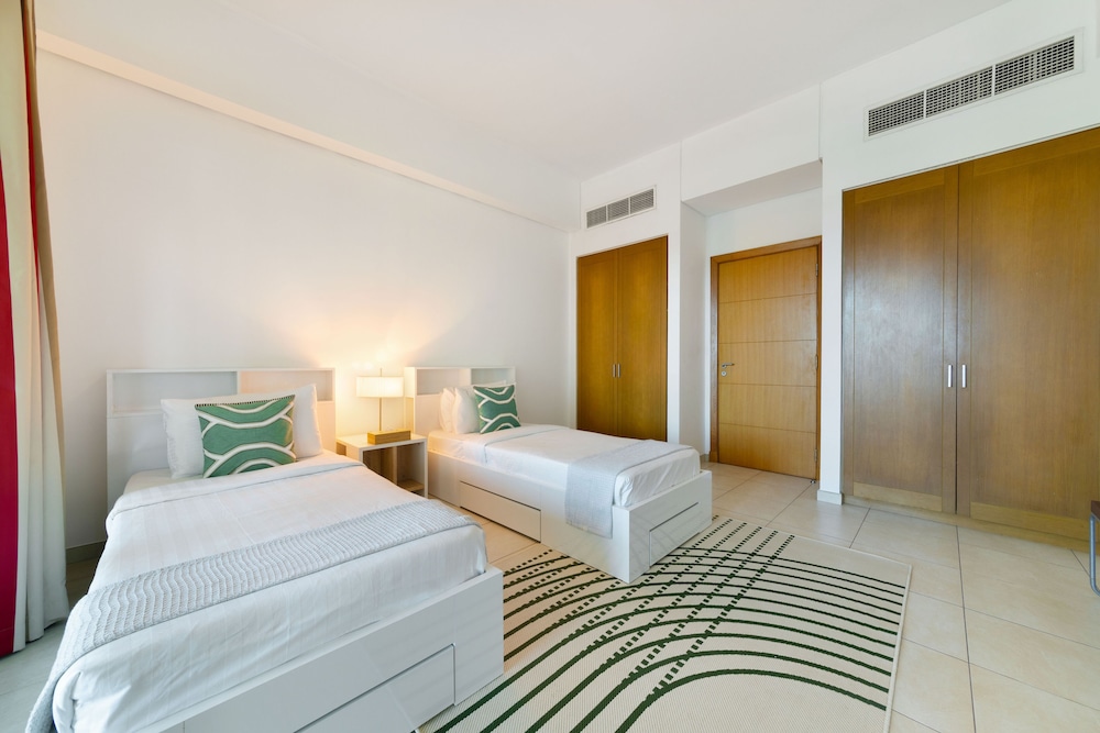 Maison Privee - Exclusive Apt with Seafront Views over Palm Jumeirah