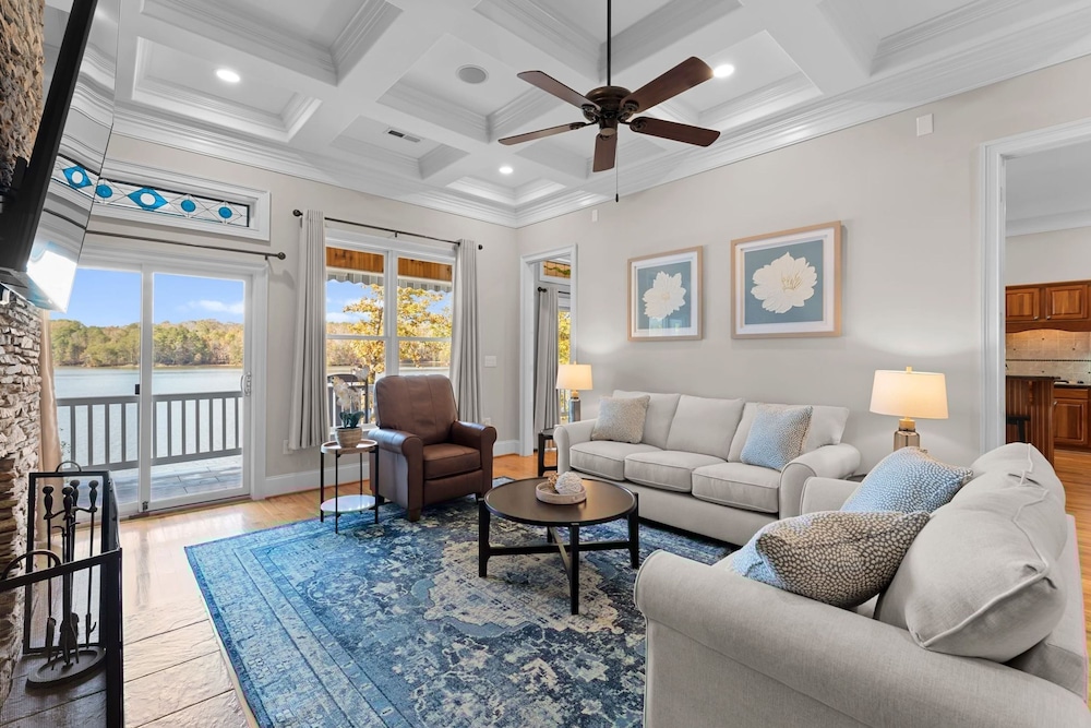 Sunset Pointe by Avantstay Waterfront Beach Fire Pit Sleeps 14 5bdr 4BA