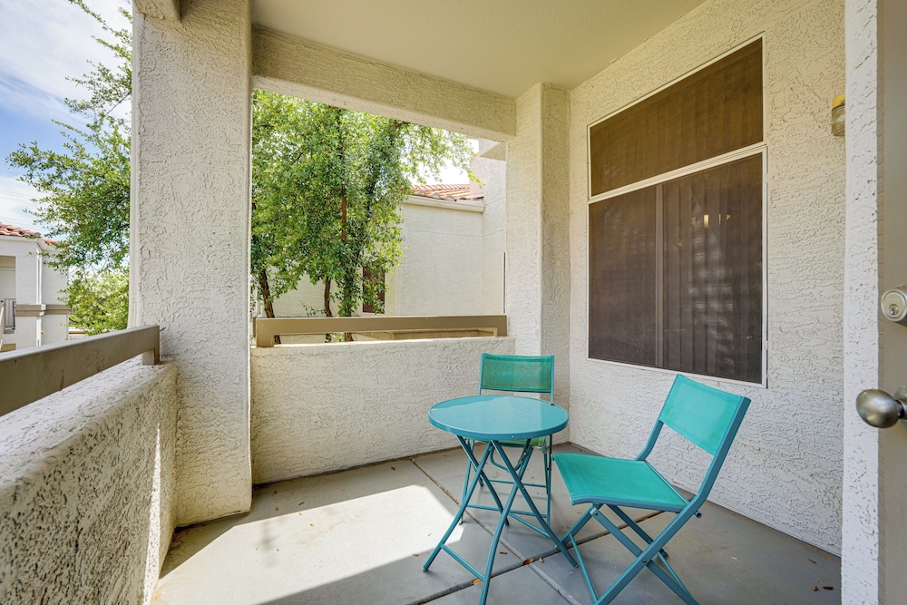 12 Mi to Old Town Scottsdale: Condo w/ Pool Access