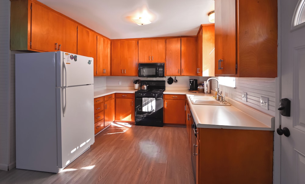Charming Cherokee Cabin Secluded Stay for 6 Just 10 Minutes to Tahoe!