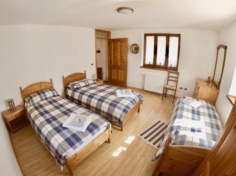 4lander House Balins