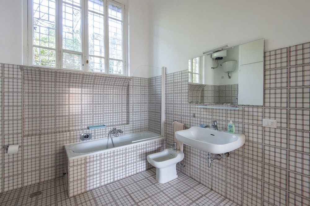Popolo Square Luxury Two Bedroom Apartment