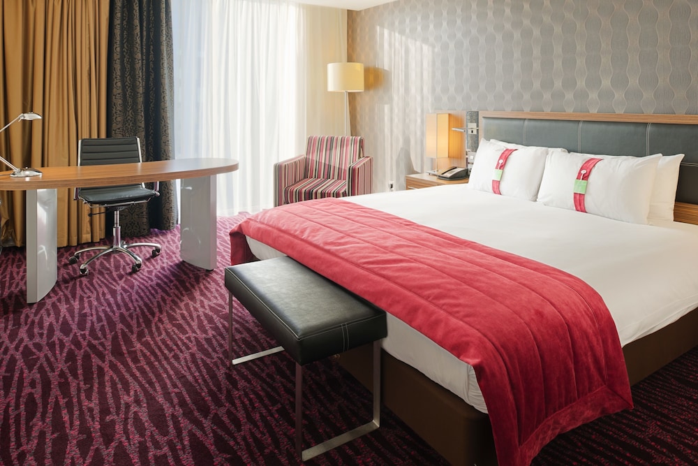 Salford Vacations - Holiday Inn Manchester-Media City UK, an IHG Hotel - Property Image 8