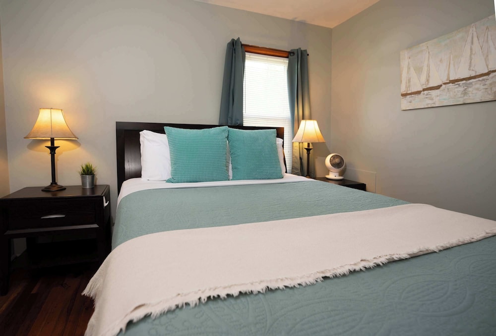 Cozy Corner House Stay for 7