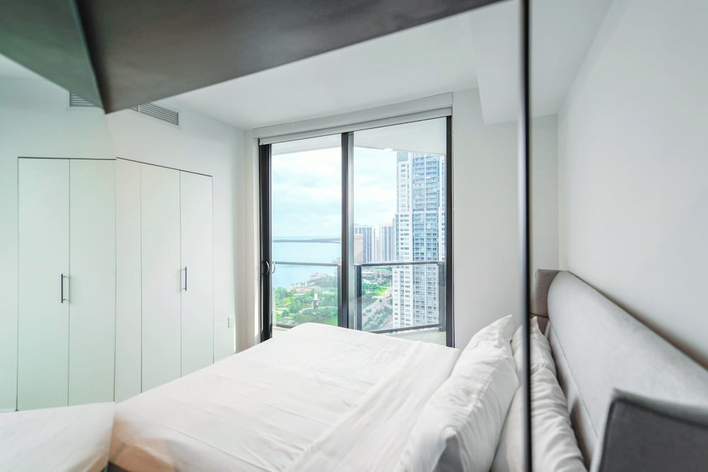 Studio With Bay Views In Downtown Miami