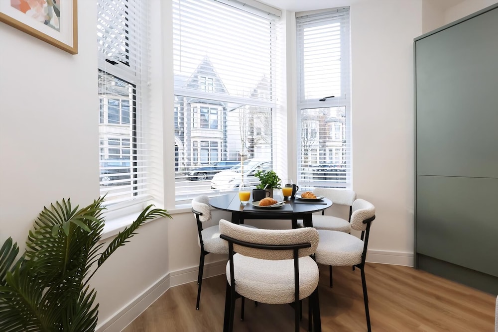 Modern & Cosy 2 Bed Flat in Charming Roath