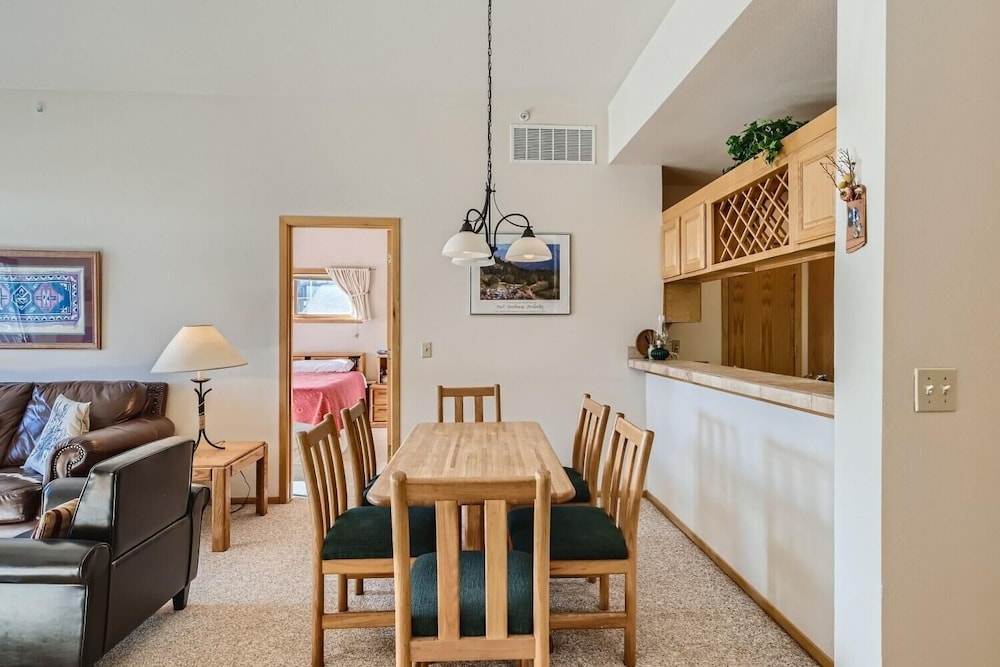 Lake Forest 201f 2 Bedroom Condo by RedAwning