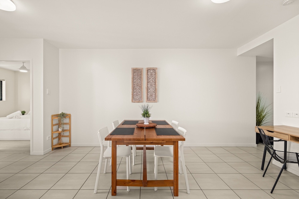 Central South Brisbane Stay With Pool Access