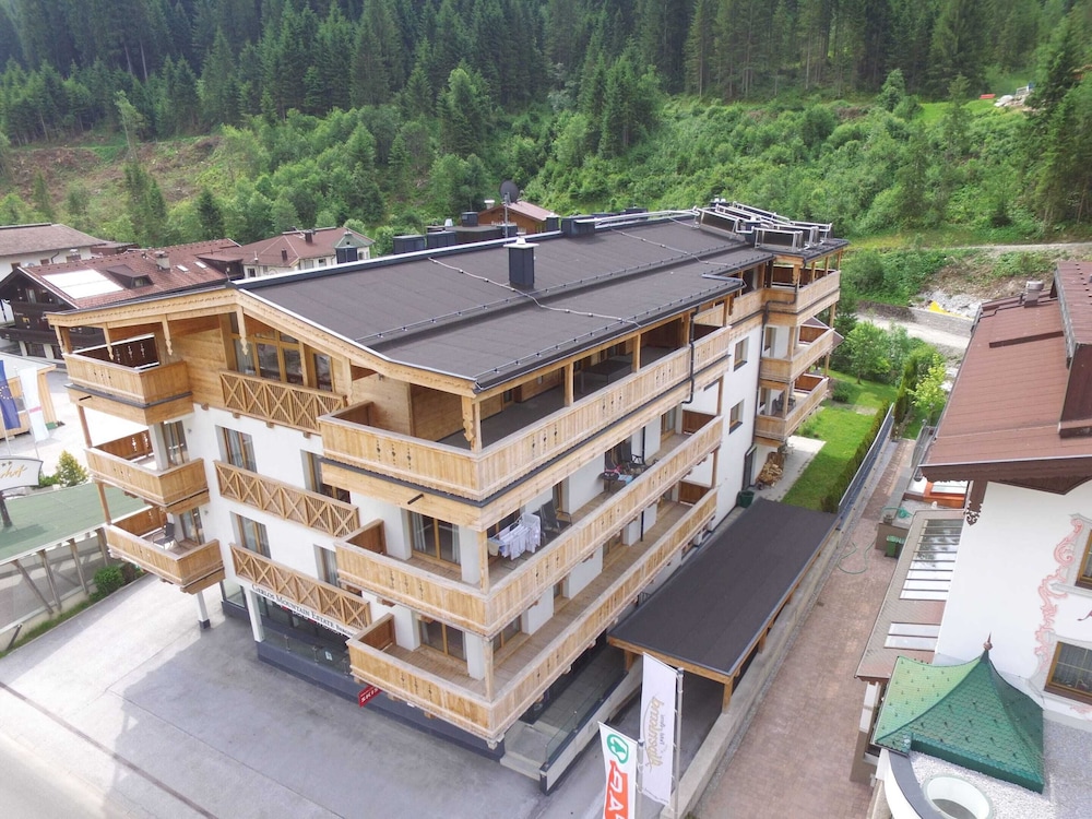 Luxurious Apartment With Sauna, Garage, Roof Terrace