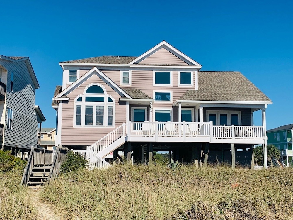 License To Chill 4 Bedroom Home by RedAwning