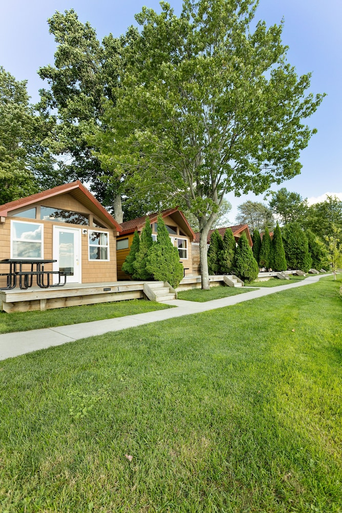Edinboro Lake Resort Cabins