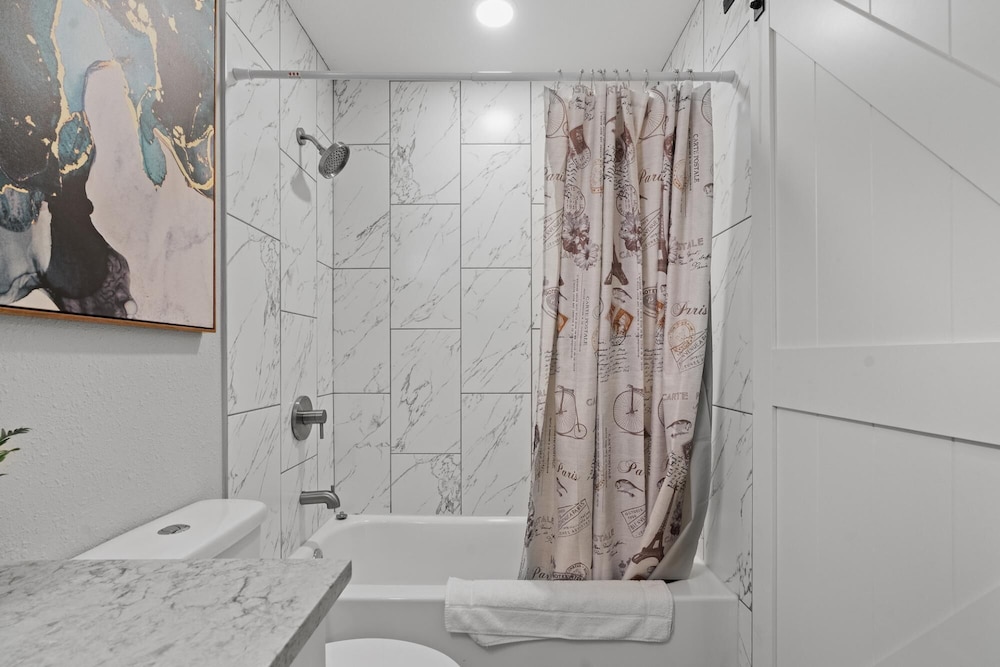 Stylish Studio Downtown Evonify - Property Image 5