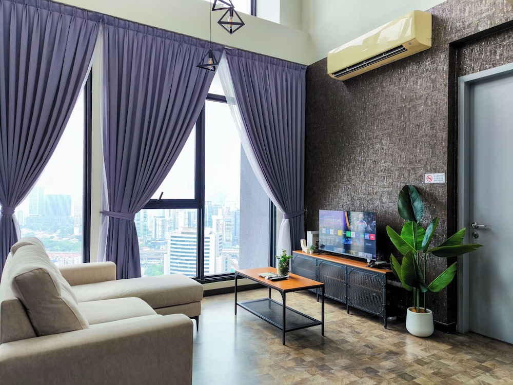 Expressionz Suites by Manhattan Group