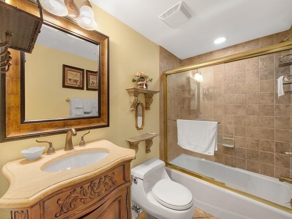 Arcadian I 6b 2 Bedroom Condo