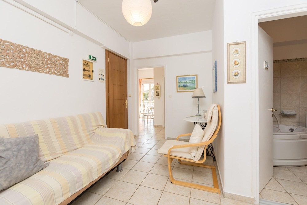 Anna Apartment Walk to Beach A C Wifi Car Not Required - 2451 view 3