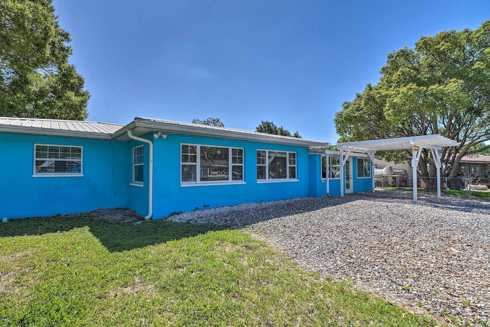 Boat Dock & Kayaks: Canalfront Home in Homosassa view 4
