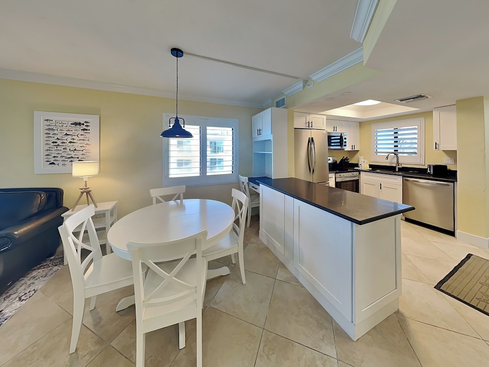 Seaside 2 by Distinctive Beach Rentals