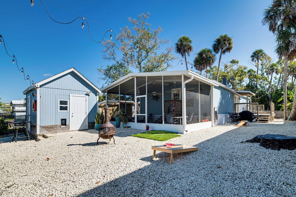 5 Mi to Manatees! Waterfront Crystal River Home
