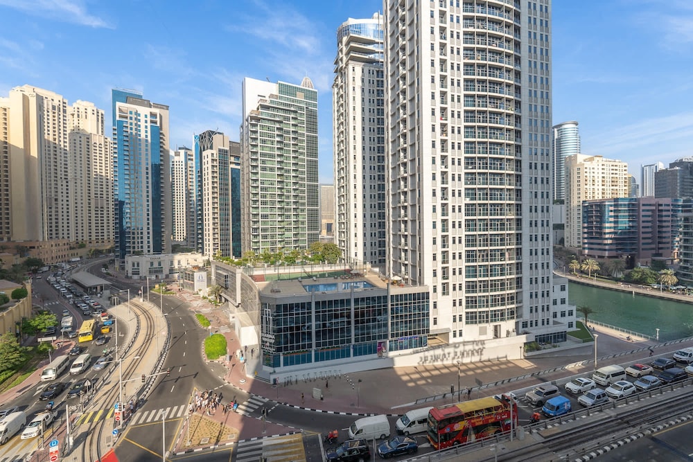 Bright and Airy 1-bedroom Apartment Perfect for 4 in Dubai Marina