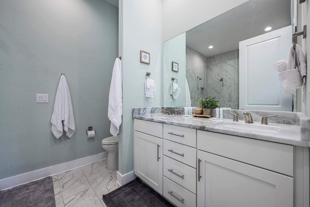 Beach to Bay 3BR Retreat - Cowboy Pool & Golf Cart