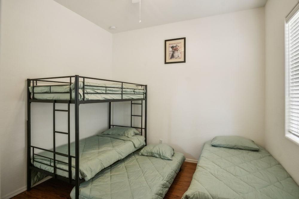 Cozy Granville Retreat W/ Modern Amenities 3 Bedroom Home